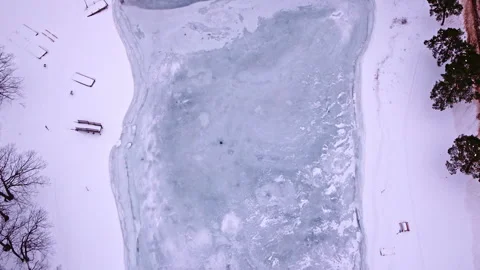 Drone shot looking down at ice and snow on frozen st marys river near Sault Stockbeeldmateriaal 335299448