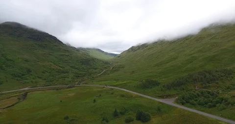 Drone Shot of Low Clouds Pulling Back over a Pine Forested Hill 스톡 동영상 97592315
