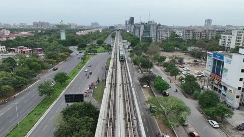 Drone Shot of Metro Train Approaching 4K 库存影片 242786427