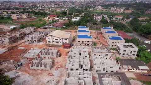 Drone Shot of Modern Real Estates homes under construction In Ghana. Vídeos de archivo 243189920