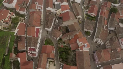 Drone shot of Monchique town's rooftops and narrow streets on an overcast day in Vídeo Stock 296760490
