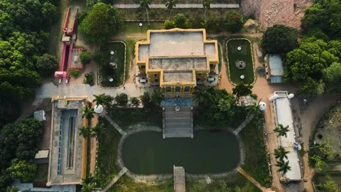 Drone shot of Murshidabad’s historical landmarks, with the iconic palace Video stock 299233553