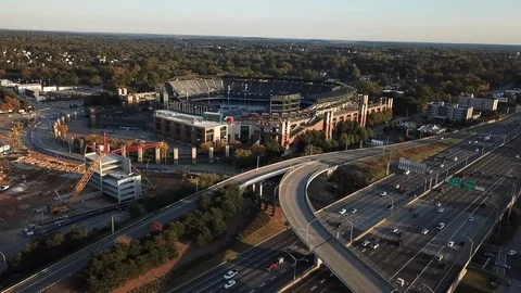 Drone shot over busy interstate near baseball stadium Stockbeeldmateriaal 100223052