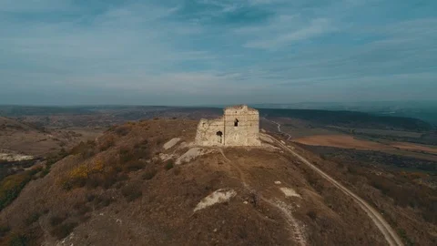 Drone shot over Medieval Byzantine fortress Bukelon, village Matochina, Bulgaria Vídeos de archivo 119720514