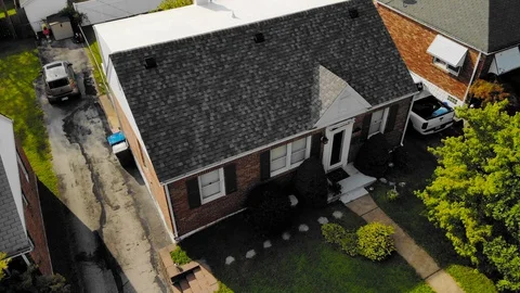 Drone shot parallax down and in front of a suburban house Stock-Footage 130143273