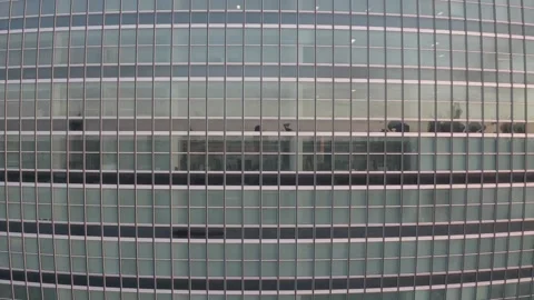 Drone shot pulling out from the UN building and travelling north across the city Vídeos de archivo 248533676