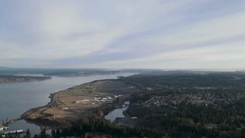 Drone Shot Quick Town Pan With Ocean 動画素材 180514772