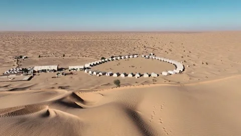 Drone Shot of Remote Desert Camp in Southern Tunisia Vídeos de archivo 331145825
