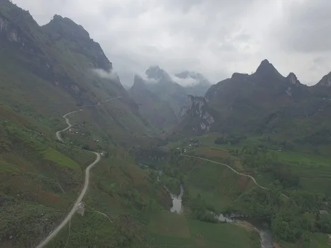 Drone shot: Road cut the to mountain of Ha Giang, Vietnam Vídeos de archivo 81827084