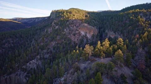 Drone shot of rocky desert cliffs and deep canyons near Los Alamos NM Stockbeeldmateriaal 332836900