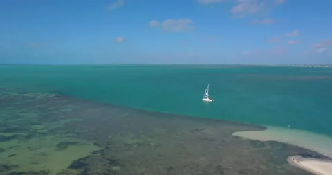 Drone Shot of sailboat exploring tropical Caribbean ocean Exclusive Island Stockbeeldmateriaal 146475205