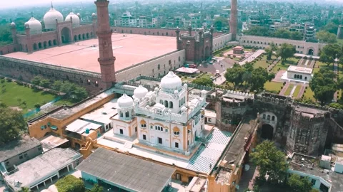 Drone shot of Samadhi of Ranjit Singh with Badshahi Mosque Stock Footage 346322128
