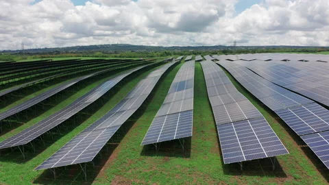 Drone shot of solar panel rows at a solar power facility Stock-Footage 168462103