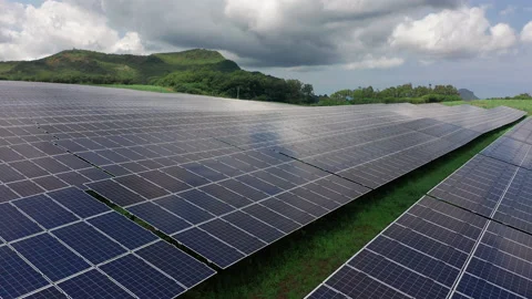 Drone shot of solar panel rows at a solar power facility Видео 169516325