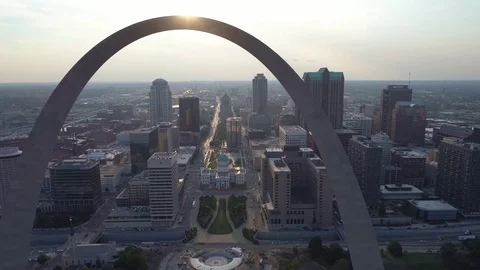 Drone shot of the St Louis Arch 4k 60p Stock Footage