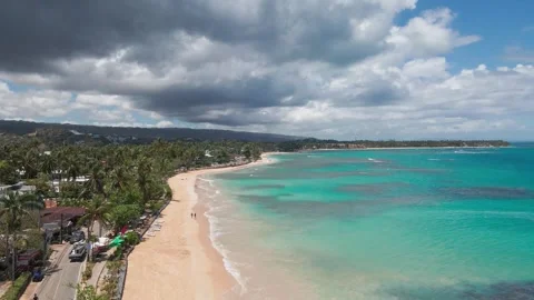 Drone shot of a storm approaching a silver in the caribbean 스톡 동영상 268997894