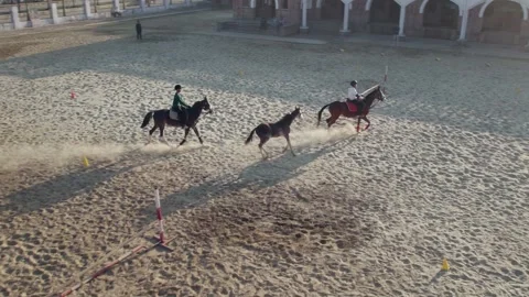 Drone shot of students learning horse riding trot in evening training 스톡 동영상 332908156