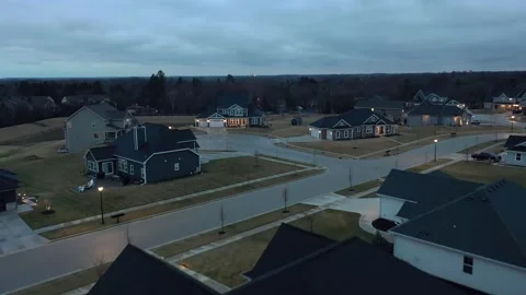 Drone shot of suburban streets intersection neighborhood Wisconsin dusk 4K Vídeo Stock 331582970