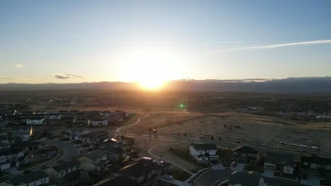 Drone shot  of Sunset at Colorado Front Range Rocky Mountains, Suburbs Vidéo 259353753
