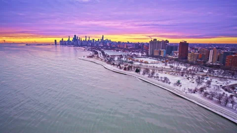 Drone shot sweeping across Chicago’s Loop in the early winter morning. Stock Footage 331680256