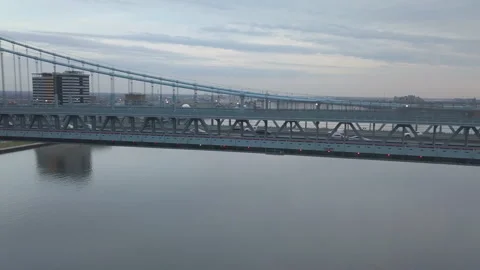 Drone Shot of Traffic on Benjamin Franklin Bridge Vídeos de archivo 233210769