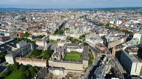 A Drone shot of Trinity with the Dublin, Ireland Skyline. 스톡 동영상 99336754