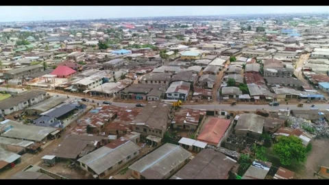 Drone shot of under developed west african town 60fps 库存影片 296719006