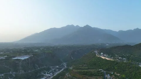 Drone shot of Vaishno Devi Trikuta hills in Jammu India Stockbeeldmateriaal 335640018