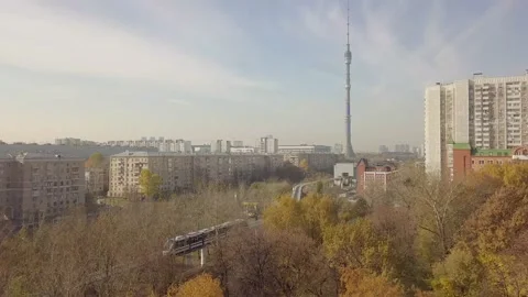 The drone shows the movement of the monorail 스톡 동영상 164557081