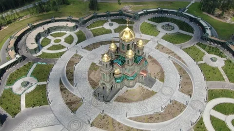 Drone side movement around cathedral complex Video stock 321492540