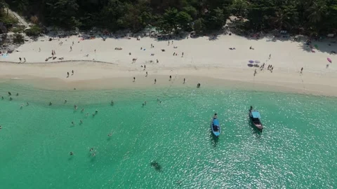 Drone Side Tracking Opposite Freedom Beach Phuket - Busy Beach Vídeos de archivo 332512835