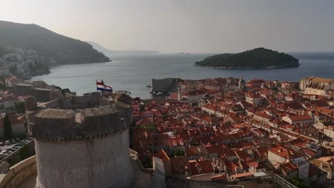 Drone Slow Elevation Orbit Dubrovnik Minceta Tower Waving Croatian Flag Day Vídeo Stock 337849034