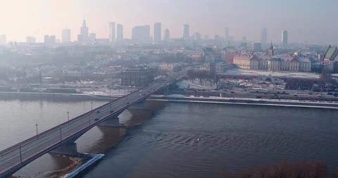 Drone is slowly flying down next to the bridge over the Vistula. 스톡 동영상 112077117