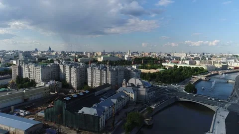 Drone smoothly ascending forward over Moscow city center Video stock 328993012