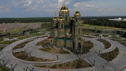 Drone smoothly retreating from the cathedral at a downward angle Video stock 321617633