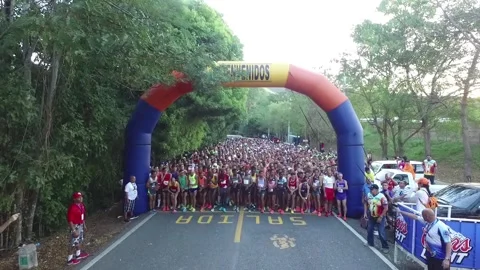 Drone Start of running race moves out with field Video stock 170574527