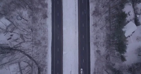 Drone straight down highway snowing cars 動画素材 101127923