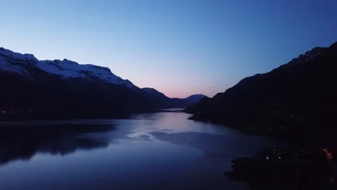 Drone: Sunset over two mountains 库存影片 117372276