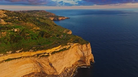 Drone sunset view of cliffs, countryside, sea. Malta island Vidéo 324801326