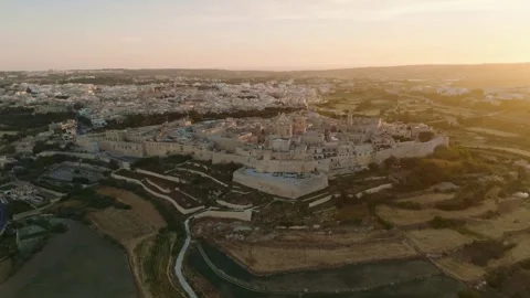 Drone sunset view of Mdina city - old capital of Maltese island Video stock 274456099