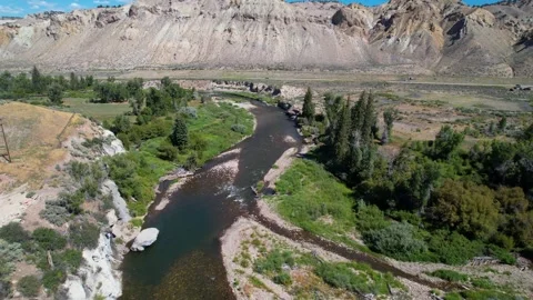 Drone swooping down to Colorado river Video stock 256619915