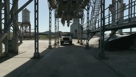 The drone takes off removes the loading of grain on a truck Stock-Footage 138789727