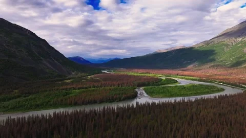 Drone through Alaskan Valley 動画素材 294449574