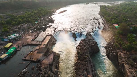 Drone-tilt-down-dhuandhar-waterfall-marble-gorge-bhedaghat-jabalpur-madhya-p Stock Footage 341422980