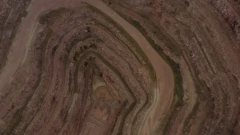 Drone tilt down view quarry site in great britain countryside with water pour 스톡 동영상 251047079