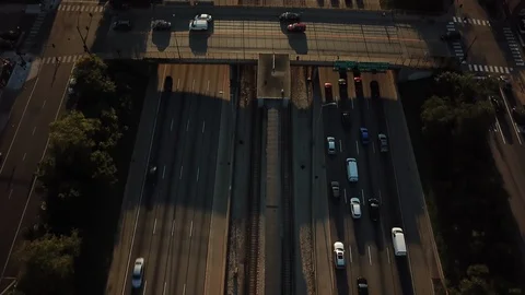 Drone Tilts to Horizon in Chicago 動画素材 100679872