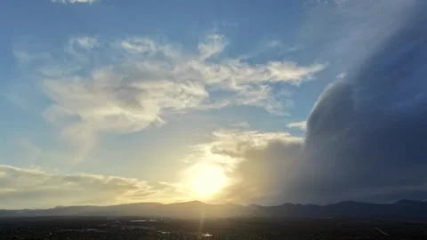 Drone Timelapse of Sun Emerging from a Wing-Shaped Cloud Formation Video stock 336957987