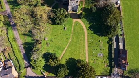 Drone top-down flyover of St Mary's church and graveyard in Hertingfordbury 库存影片 332824772