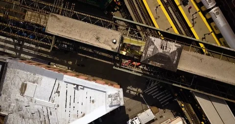 Drone Top Down View of Bushwick, Brooklyn and JMZ Subway Train Vidéo 96478171