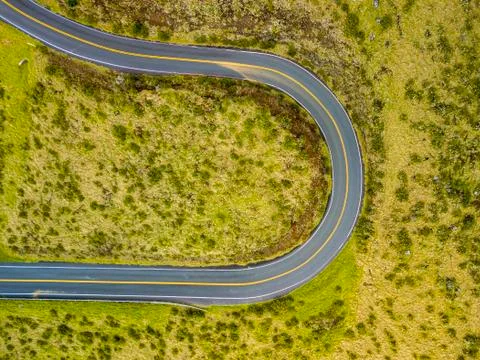 Drone top down view of the winding roads to Mount Haleakala, Maui, Hawaii Foto stock